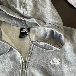 Vintage Nike zip up.Medium grey.Used once. 
Offers always open!Very flattering